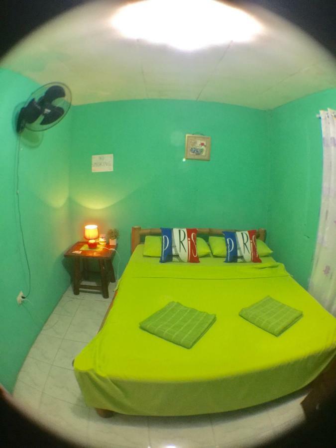 J&C Guesthouse Moalboal Extérieur photo