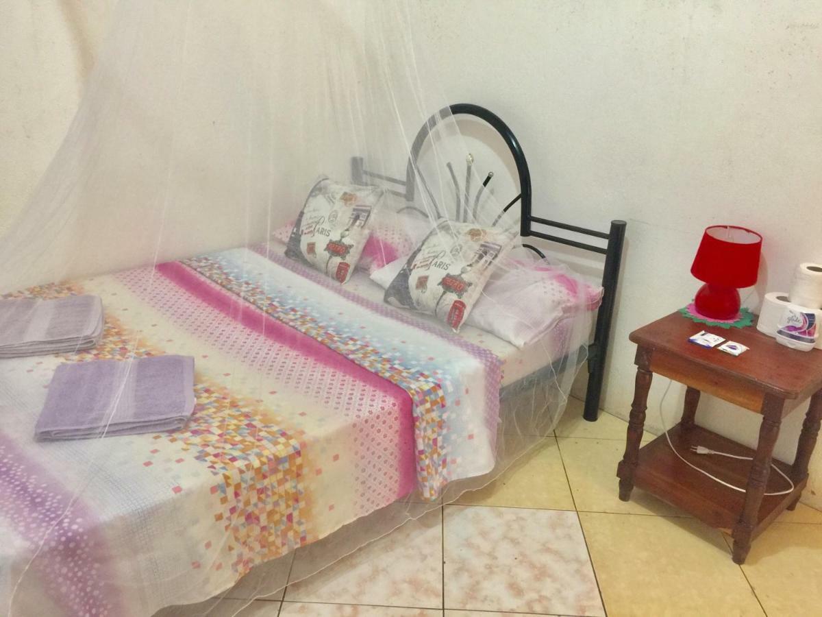 J&C Guesthouse Moalboal Extérieur photo