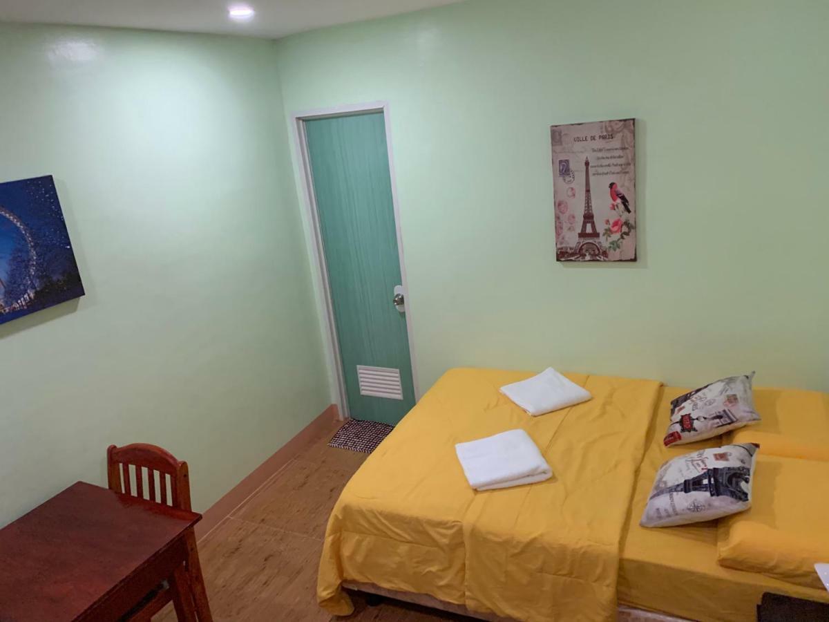 J&C Guesthouse Moalboal Extérieur photo